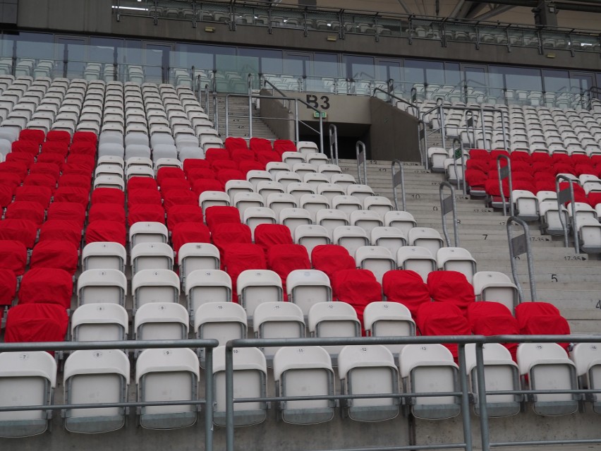 Przedderbowe "harce" ruszyły. Zniszczone siedziska na stadionie ŁKS - ZDJĘCIA