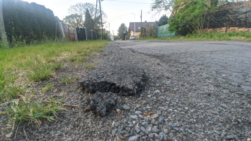 - Niech ktoś zrobi porządek z tą drogą! - proszą mieszkańcy...