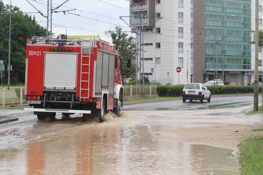 Wielka awaria wodociągowa. Pękła główna magistrala w mieście. Mieszkańcy bez wody (ZDJĘCIA)