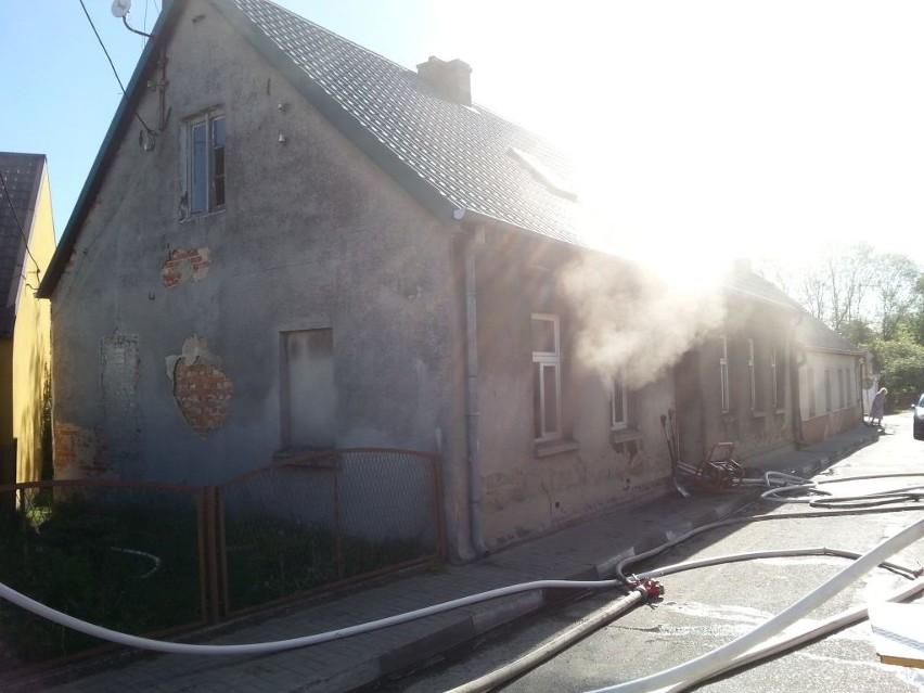 Pożar w Więcborku. Matka z piątką dzieci zdążyła w porę opuścić płonące mieszkanie