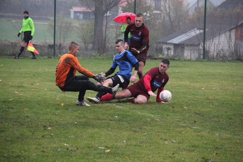 Łowce (niebieskie) pokonały Rudołowice 4:3.