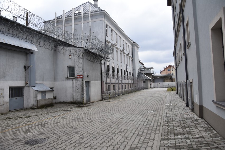 Tak wygląda życie za kratami. Oto tarnowski zakład karny od środka. Codzienność w więzieniu w Tarnowie [ZDJĘCIA]