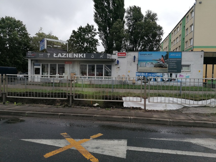 Beton w torowisku - postęp prac na ulicy Łaskiej. ZDJĘCIA