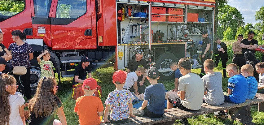Druhowie z Ochotniczej Straży Pożarnej w Sędziejowicach zorganizowali wspaniałe atrakcje dla dzieci. Zobaczcie zdjęcia