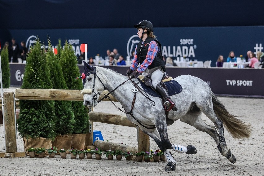 W Sopocie trwa drugi dzień zawodów jeździeckich Cavaliada...