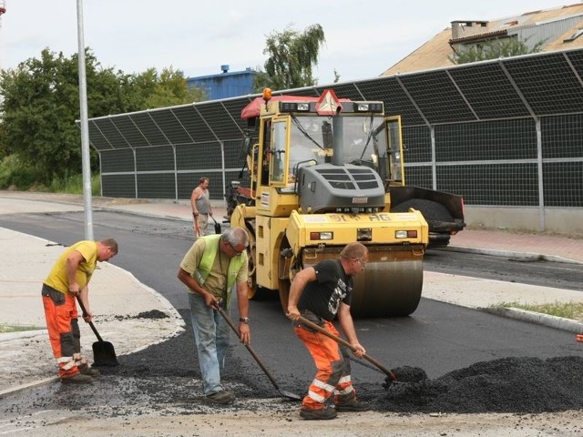W sierpniu kończono kłaść asfalt na ulicy Grunwaldzkiej. Pod koniec września oficjalne otwarcie. 