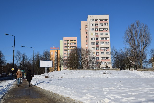 Hotel powstanie przy ul. Podzamcze, tuż obok pl. Singera. Jeszcze w poprzednim ustroju znajdował się tu pomnik Bolesława Bieruta