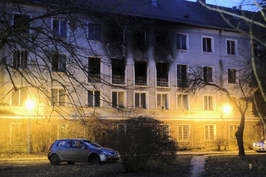 Pożar domu studenckiego w Poznaniu. Gasiło go 8 zastępów...