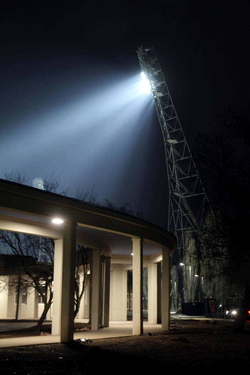 Trwają próby nowego oświetlenia na przebudowanym Stadionie...