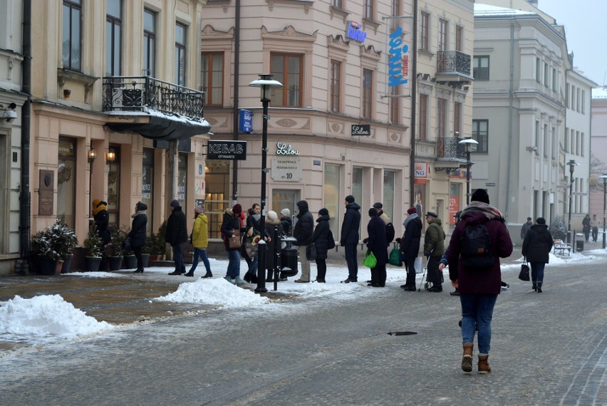 Kolejka po pączki w Lublinie. Tłusty Czwartek obchodzimy tradycyjnie, czyli kalorycznie (ZDJĘCIA, WIDEO)