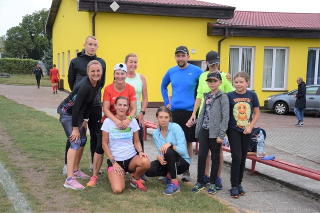 Pierwsze po letniej kanikule, w sobotę 7 września, spotkanie lekkoatletów spod znaku BBL Świebodzin (BiegamBoLubię), odbyło się w bardzo okrojonym składzie. Wielu nie wróciło z wakacji, czy też szykowało stroje do startu w Biegu Winobraniowym w Zielonej Górze? Jakby nie było, kto nie dotarł ten stracił (kolejną okazję do zrzucenia nadmiaru wagi). Pogoda była fatalna, lecz nie przeszkodziła w zajęciach. Kolejne w następną sobotę, na stadionie miejskim OSiR w Świebodzinie, jak zwykle o godz. 9.30!Polecamy też wideo: Drużynowy Bieg Winobraniowy o Puchar Gazety Lubuskiej