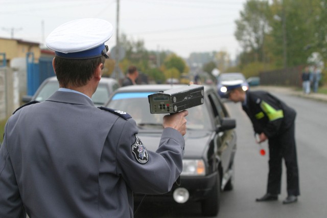 Policjanci ukarali pieszych mandatami