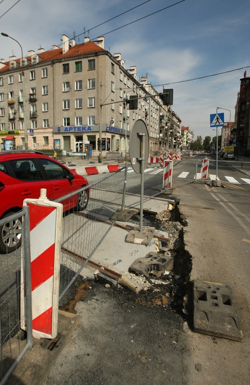 Wrocław: Koniec remontu na Wyszyńskiego. Jezdnia równa jak stół (ZDJĘCIA)