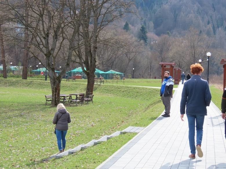 W Muszynie w słoneczny weekend było wielu turystów. W lecie...