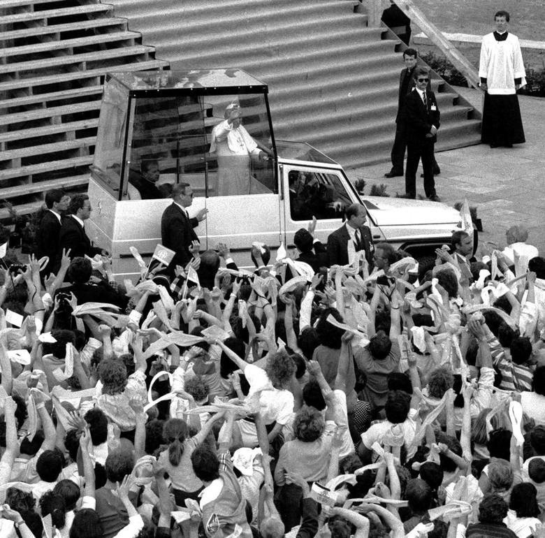 Jan Paweł II w Katowicach na Muchowcu 20 czerwca 1983 r.