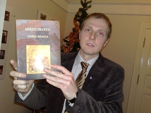 Marceli Tureczek zaznacza, że to trzecia monografia w historii Międzyrzecza.