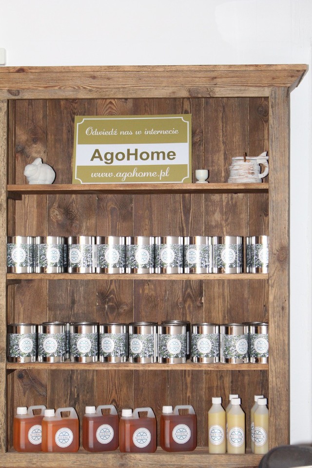 AgoHome oferuje naturalne farby na bazie rafinowanego oleju lnianego, woski i oleje do konserwacji drewna.