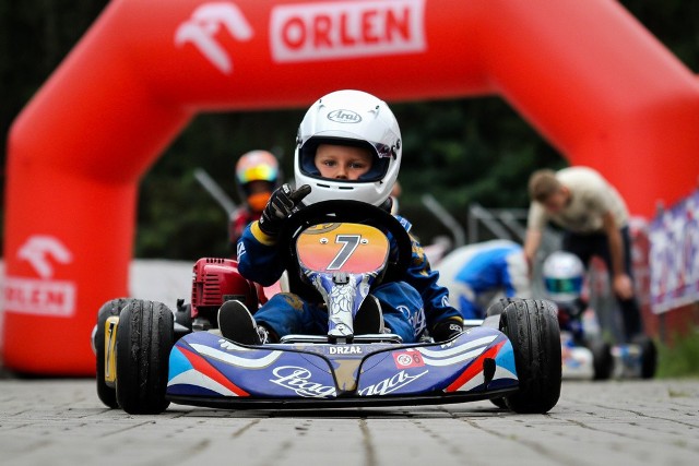 Już po raz drugi w tym roku seria Rok Cup Poland gościła w Starym Kisielinie koło Zielonej Góry. Rozgrywki najliczniejszej serii kartingowej w naszym kraju wchodzą w decydującą fazę, a siódma runda, rozegrana na torze Wallrav Race Center, była zarazem przedostatnią w tegorocznym sezonie.Fot. Media4U