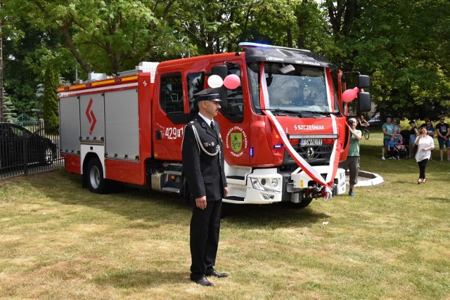 Po raz pierwszy w historii strażacy z OSP Jemiołów mają do dyspozycji nowiutki wóz ratowniczo-gaśniczy