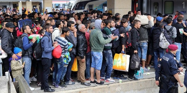 Niemcy przyjęły kilka lat temu tysiące imigrantów z Bliskiego Wschodu. Teraz mają problem z przyjęciem kolejnych. - Jeśli uchodźców będzie jeszcze więcej, to zimą czeka nas naprawdę "wąskie gardło", jeśli chodzi o zakwaterowanie – ostrzega Gerd Landsberg, szef Związku Miast i Gmin