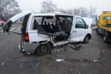 Wypadek busa w Poznaniu: 10 osób rannych [ZDJĘCIA, FILM]