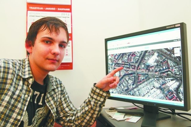 Kamil Warpechowski jest w maturalnej klasie, ma 18 lat. Już w szkole podstawowej zainteresował się informatyką. Lubi też działać w organizacjach.
