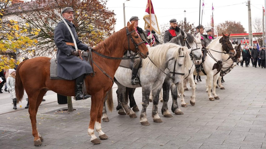 W pięknej patriotycznej uroczystości wziął udział tłum...