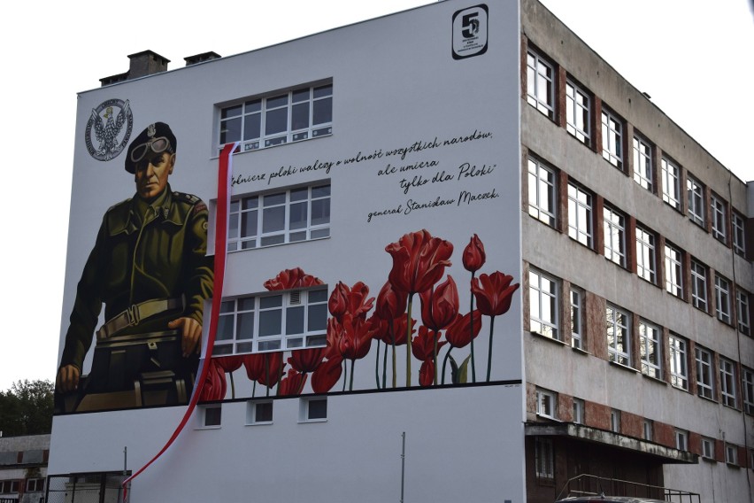 Mural generała Stanisława Maczka na ścianie Zespołu...