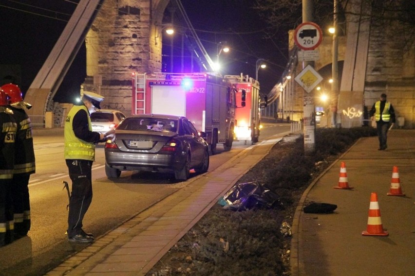 Wrocław: Wypadek na pl. Grunwaldzkim. Nie żyje potrącony pieszy (ZDJĘCIA)