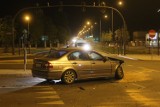 Wypadek na Inflanckiej w Łodzi. Kierowca BMW wjechał na skrzyżowanie na czerwonym świetle [ZDJĘCIA]