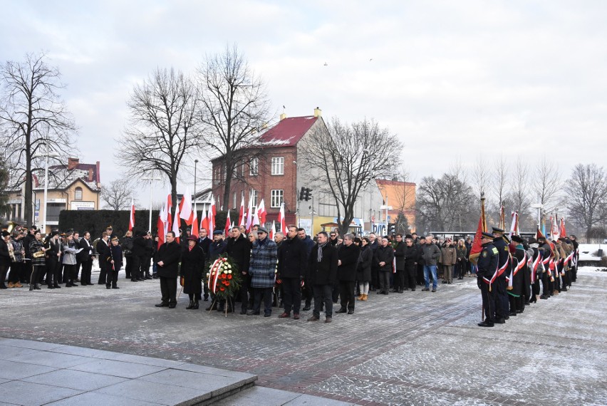 Oświęcim. Obchody wyzwolenia miasta zakończyły się składaniem kwiatów pod Pomnikiem Nieznanego Żołnierza. Przybyła też delegacja ONR