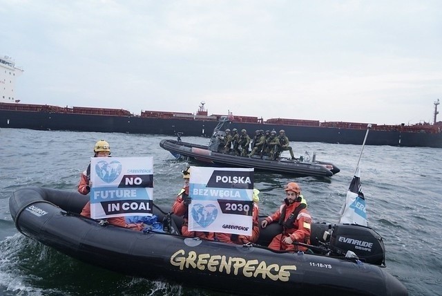 Protest Greenpeace w Porcie Gdańsk. Aktywiści staną przed sądem. Chodzi o wydarzenia z września 2019 roku