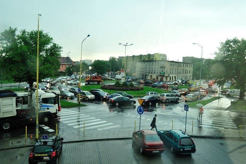 Paraliż na rondzie w Zdrojach.