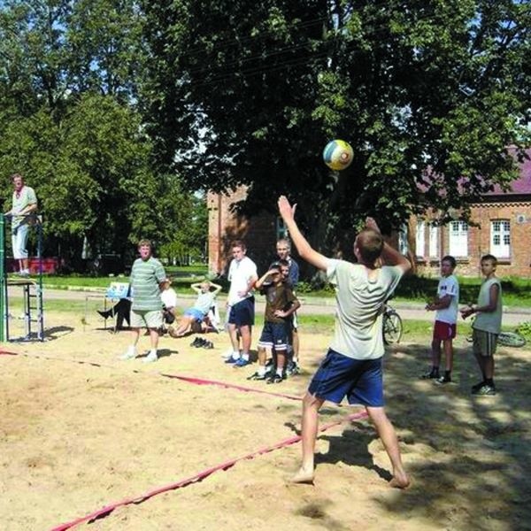 Grajewianie, którzy lubią grać w siatkówkę plażowa,  mogą wystartować w pięciu turniejach.