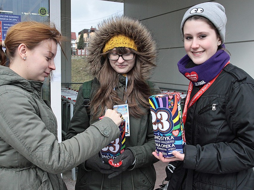 Wolontariuszki Magdalena Kasprowicz i Julia Raabe cieszyły z...