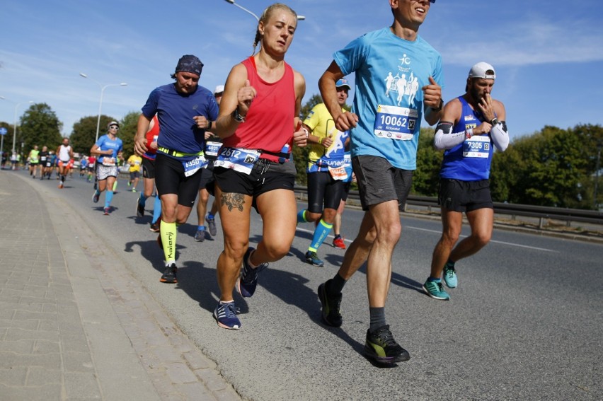 Uczestnicy Maratonu Warszawskiego 2018. Więcej zdjęć...