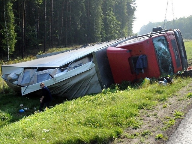 Wypadek wyglądał groźnie, ale kierowca nie ucierpiał.