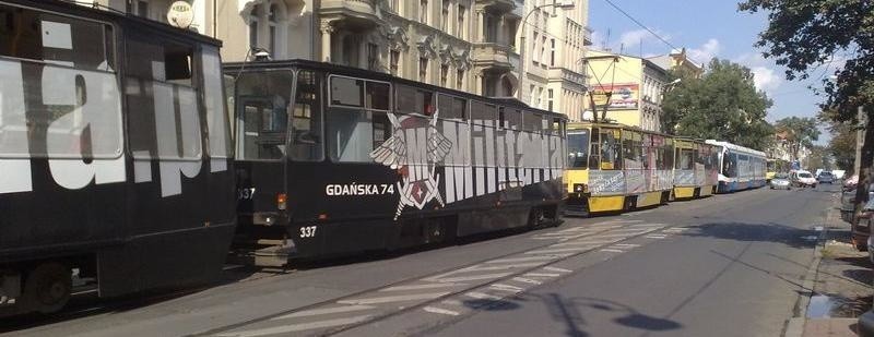 Przy ulicy Gdańskiej wykoleił się tramwaj (zdjęcia)