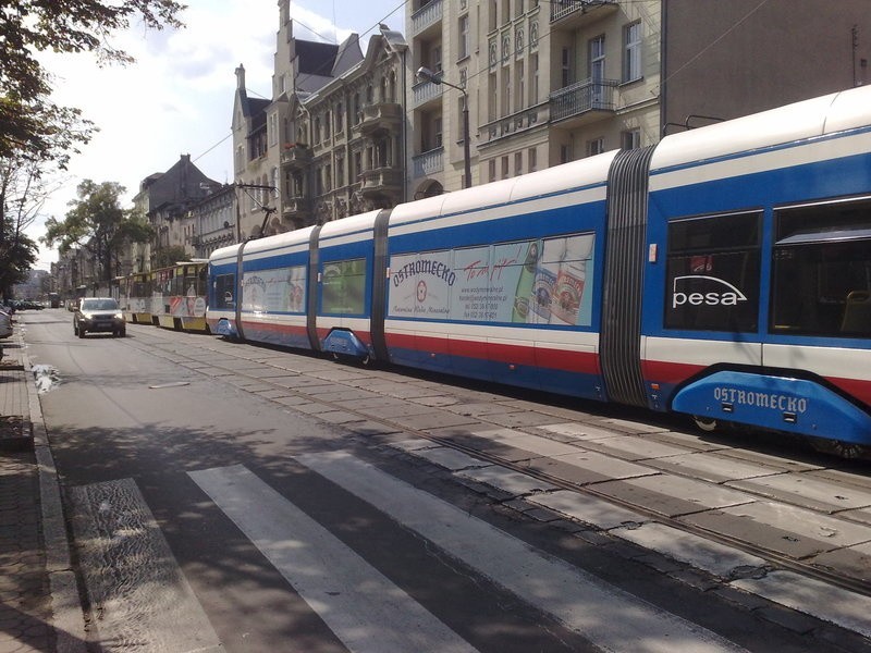 Przy ulicy Gdańskiej wykoleił się tramwaj (zdjęcia)