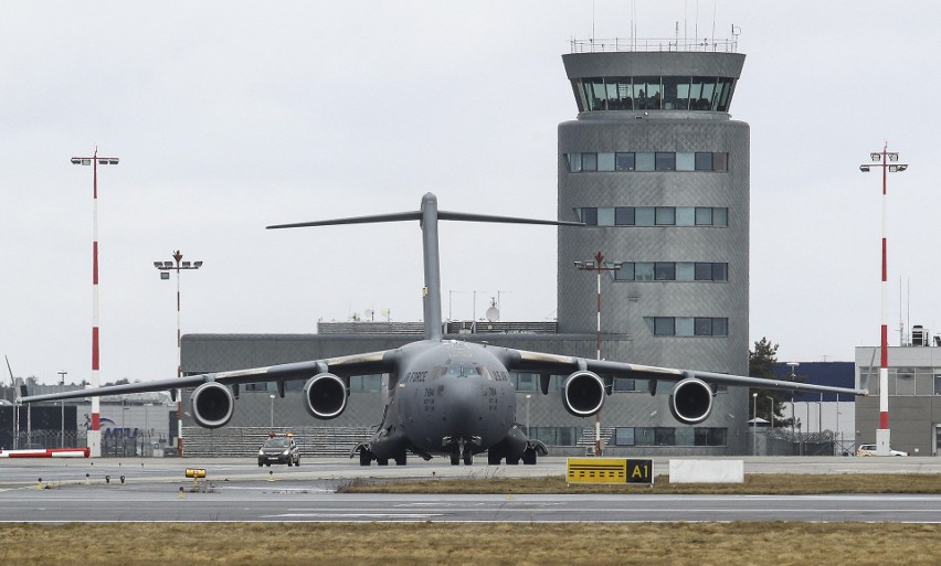 Potężny Jumbo Jet przywiózł kolejnych żołnierzy amerykańskiej elitarnej 82 powietrznodesantowej do Jasionki