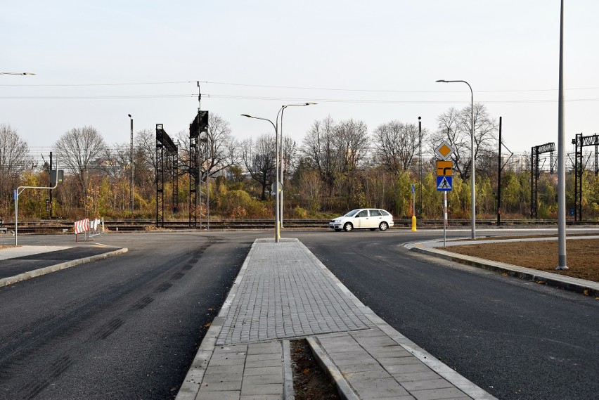 Układ komunikacyjny pod wiaduktem na ulicy Ozimskiej się...