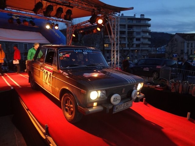 Karol Wyka i Piotr Bany, radomsko-warszawska załoga, startująca w Rallye Monte Carlo Historique, wieczorem wyruszy na najtrudniejszy, nocny etap rajdu