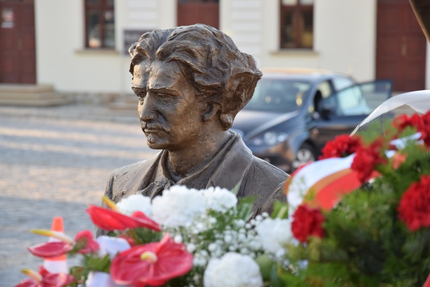 Pomnik I. J. Paderewskiego na ciężkowickim Rynku