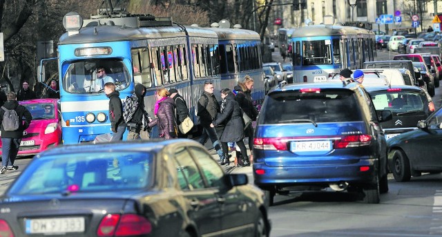 Urzędnicy planują ograniczać ruch w dniach z tak dużym stężeniem smogu, jakich już może nie być