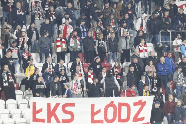 W piątek wieczorem drużyna ŁKS zmierzyła się z Zagłębiem Sosnowiec. Na stadionie przy al. Unii swoich ulubieńców wspierali kibice ŁKS. Niestety mecz zakończył się wynikiem ŁKS Łódź - Zagłębie Sosnowiec 0:1. Zobaczcie doping ełkaesiaków!