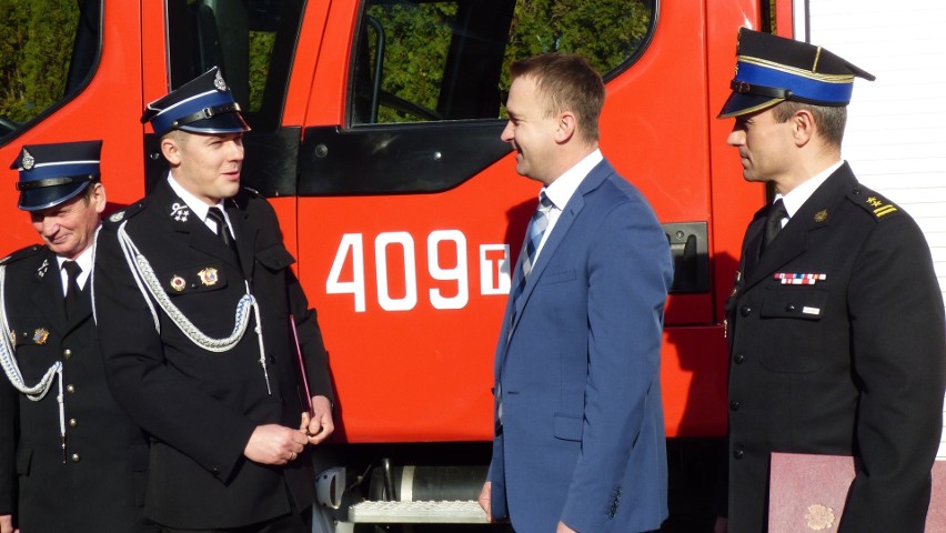 Poseł Michał Cieślak pomógł - strażacy ze Stopnicy mają samochód [ZDJĘCIA]