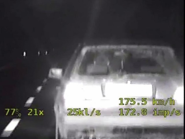 Kierowca VW Golfa rozpędzał swoje auto do prędkości przekraczających 170 km/h