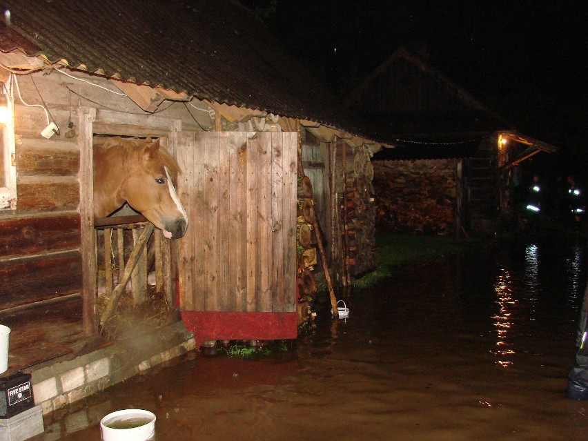 Burze nad Lubelszczyzną: Kilkadziesiąt zalanych posesji....