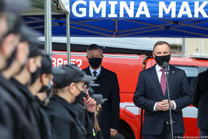 Prezydent Andrzej Duda odwiedził strażaków w OSP Maków...