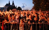 Znakomity koncert Kultu z Kazikiem Staszewskim na czele w Piotrkowie Trybunalskim! Bawiły się setki fanów! Zobaczcie zdjęcia